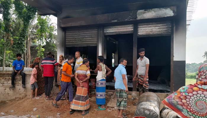 মণিরামপুরে দোকান পুড়িয়ে দেওয়ার অভিযোগ