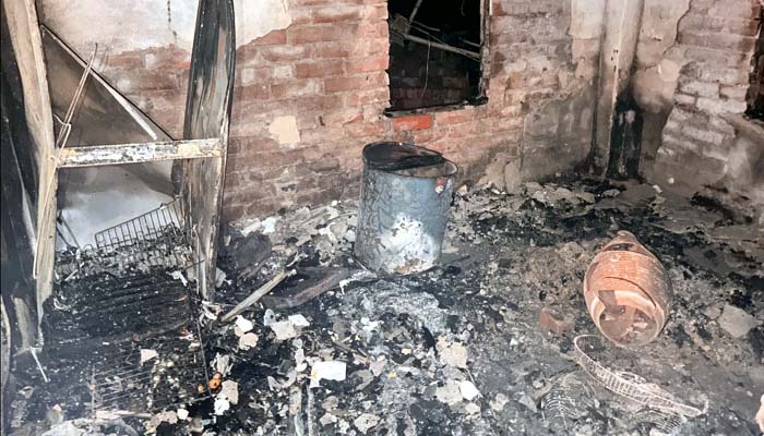 যশোরে কৃষক দল নেতা হত্যায় ২০ বাড়িতে আগুন