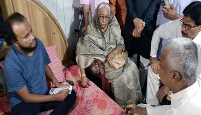 জুলাই আন্দোলনে গুলিবিদ্ধ যশোরের এনামের চিকিৎসার দায়িত্ব নিলেন তারেক রহমান