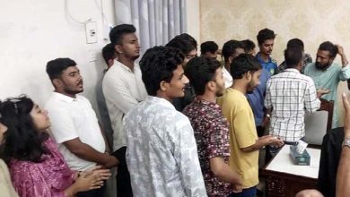 যশোরে আহত জুলাইযোদ্ধাদের অনুদানের চেক বিতরণ